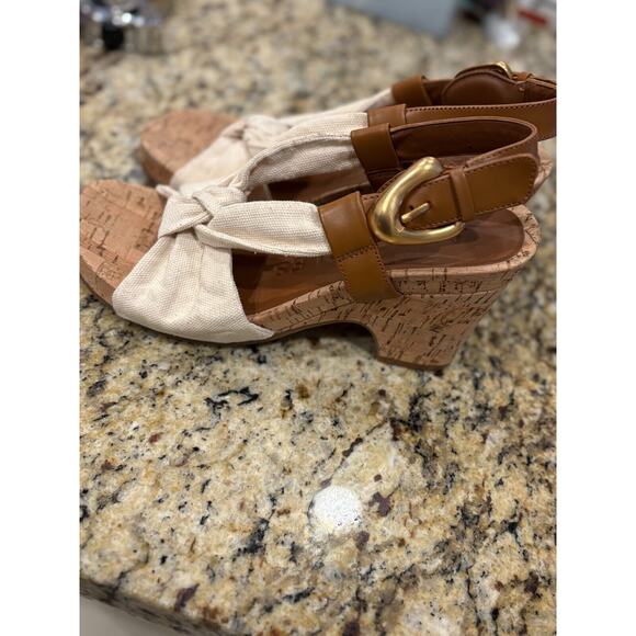 AEROSOLES Cream Sandals with Cork Heel - Picture 3 of 8